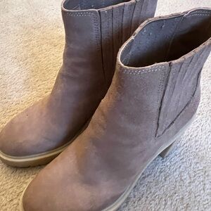 Women's Suede Ankle Boots - Taupe